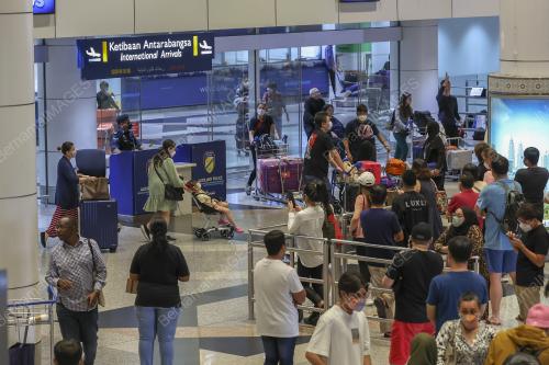 TINJAUAN BALAI KETIBAAN KLIA