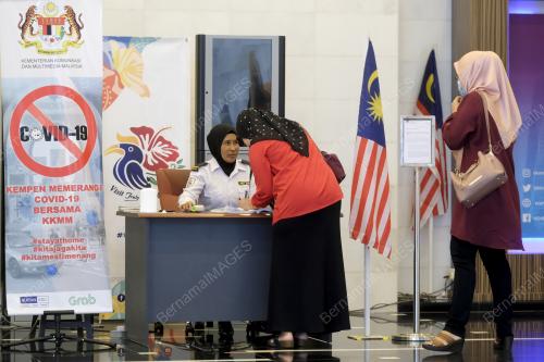 PENJAWAT AWAM BERTUGAS SEMASA PKPB