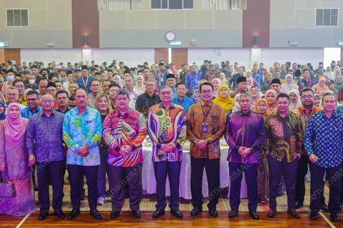 DATUK SERI DR SHAMSUL ANUAR NASARAH