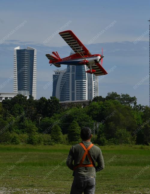 KAPAL TERBANG KAWALAN JAUH