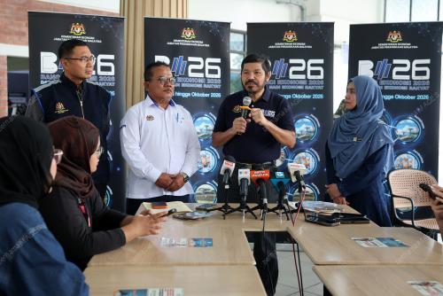 DATUK SERI DR MOHD UZIR MAHIDIN