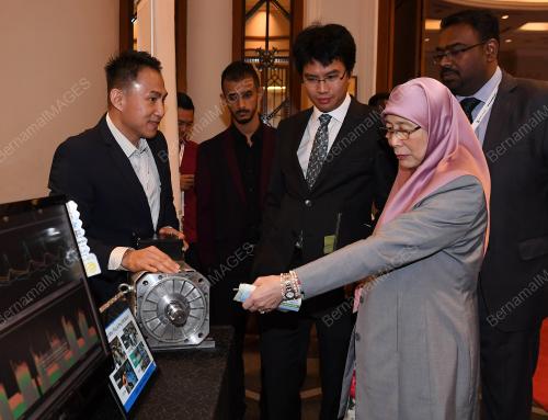 DATUK SERI DR WAN AZIZAH WAN ISMAIL