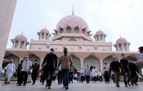 SOLAT JUMAAT MASJID PUTRA