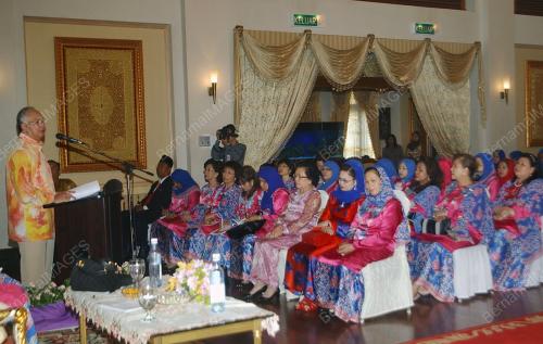 MOHD NAJIB TUN ABDUL RAZAK