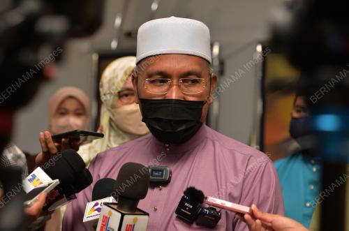 SENATOR DATUK IDRIS AHMAD