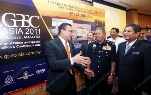 DATUK SERI HISHAMUDDIN TUN HUSSEIN