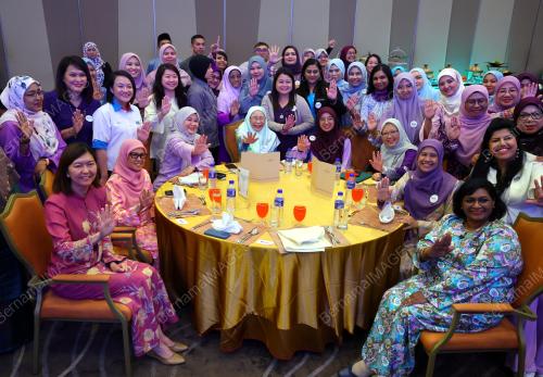DATUK SERI DR WAN AZIZAH WAN ISMAIL