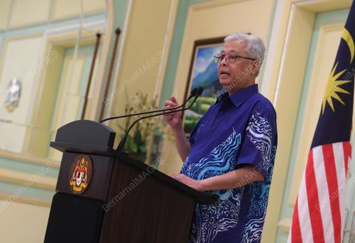 DATUK SERI ISMAIL SABRI YAAKOB