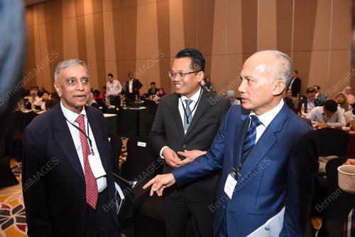 DATUK SERI AZMAN UJANG