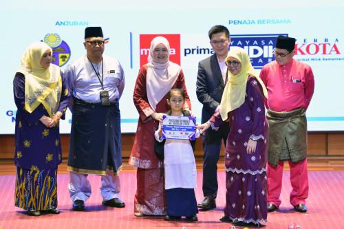 FADHLINA SIDEK
