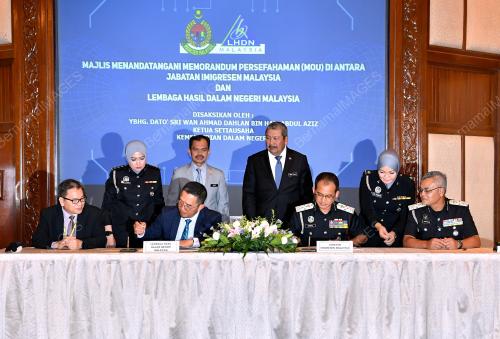 DATUK WAN AHMAD DAHLAN AB AZIZ