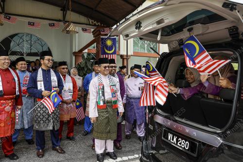 DATUK DR MOHD NAIM MOKHTAR