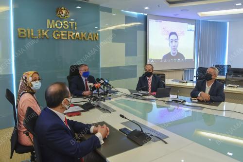 DATUK SERI DR ADHAM BABA