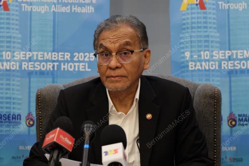 DATUK SERI DR DZULKEFLY AHMAD