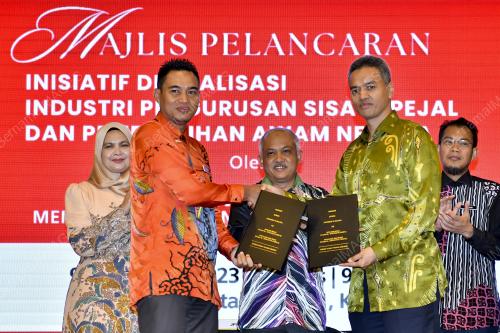 DATUK M NOOR AZMAN TAIB