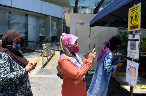TINJAUAN PENGGUNAAN PELITUP MUKA