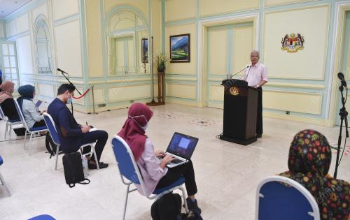 DATUK SERI ISMAIL SABRI YAAKOB