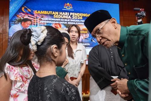 DATUK SERI DR DZULKEFLY AHMAD