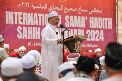 DATUK DR MOHD NA'IM MOKHTAR