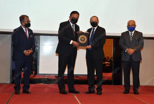 DATUK SERI REEZAL MERICAN NAINA MERICAN