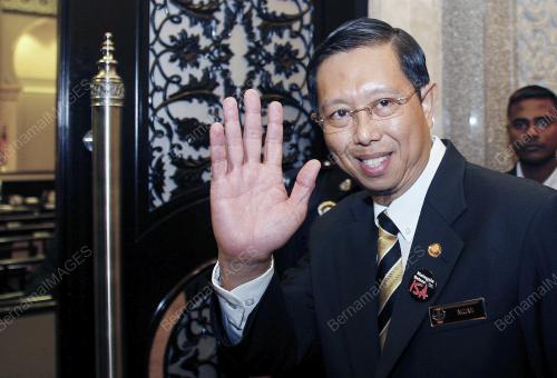 MOHD NIZAR JAMALUDDIN