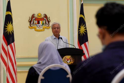 DATUK SERI ISMAIL SABRI YAAKOB