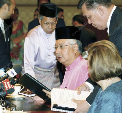 MOHD NAJIB TUN ABDUL RAZAK