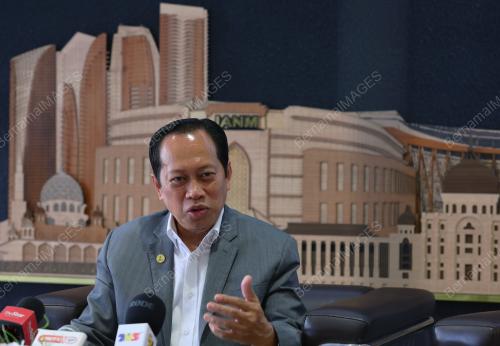 DATUK SERI AHMAD MASLAN
