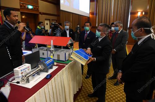 DATUK SERI DR ADHAM BABA