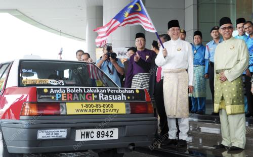 DATUK SERI NAZRI AZIZ