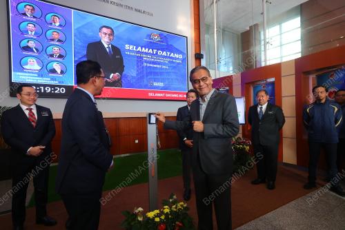 DATUK SERI DR DZULKEFLY AHMAD