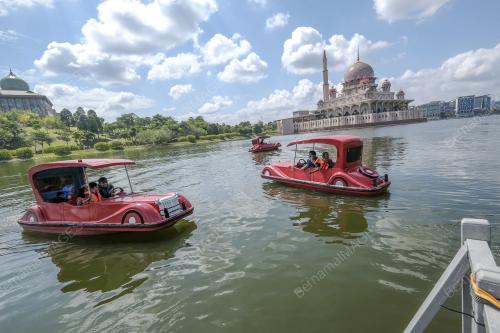BERIADAH BERSAMA AQUA BOAT PUTRAJAYA