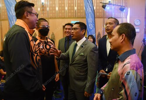 DATUK SERI AHMAD FAIZAL AZUMU