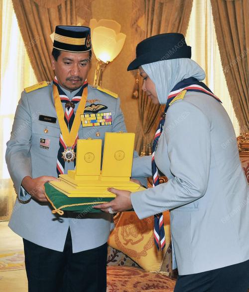 PENGURNIAAN BINTANG PENGAKAP