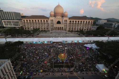 BERBUKA PUASA DI DATARAN PUTRAJAYA