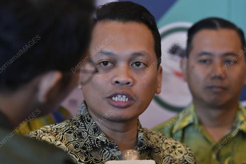 NIK NAZMI NIK AHMAD