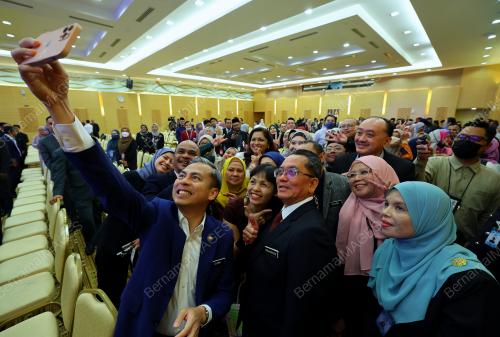FAHMI FADZIL