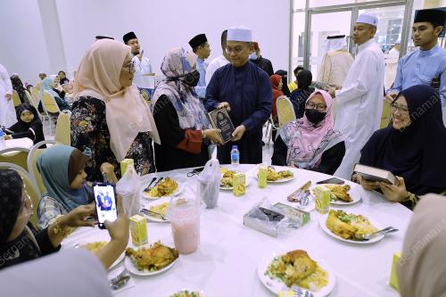 DATUK DR MOHD NA'IM MOKHTAR