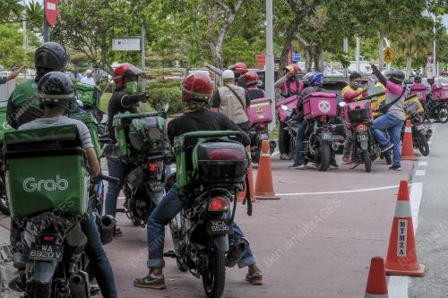 PENGAHANTAR MAKANAN FOOD RAIDER PUTRAJAYA