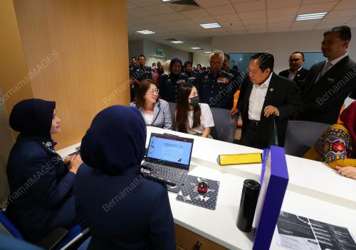 DATUK SERI AHMAD MASLAN