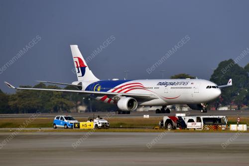 MEMPERINGATI MH17