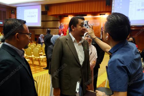 DATUK LUKANISMAN AWANG SAUNI