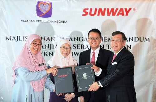 DATUK SERI DR WAN AZIZAH WAN ISMAIL