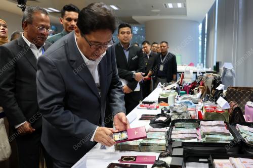 TAN SRI AZAM BAKI