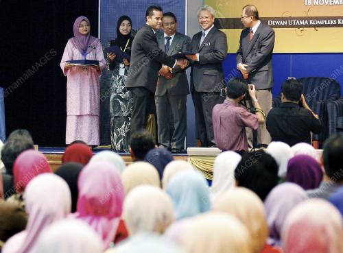AHMAD HUSNI HANADZLAH