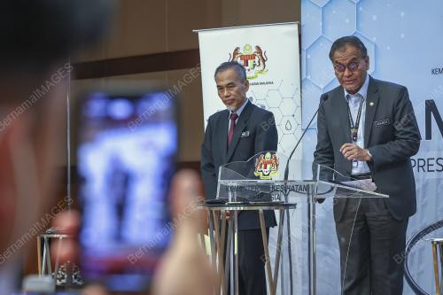 DATUK SERI DR DZULKEFLY AHMAD