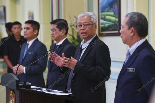 DATUK SERI ISMAIL SABRI YAAKOB