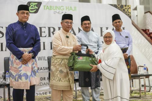 DATUK MOHD NA"IM MOKHTAR