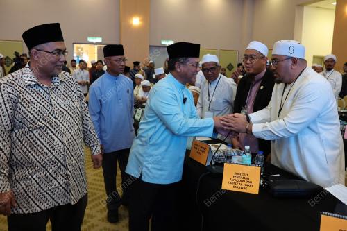 DATUK DR MOHD NA'IM MOKHTAR
