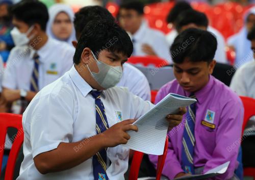 HARI PERTAMA PEPERIKSAAN SPM